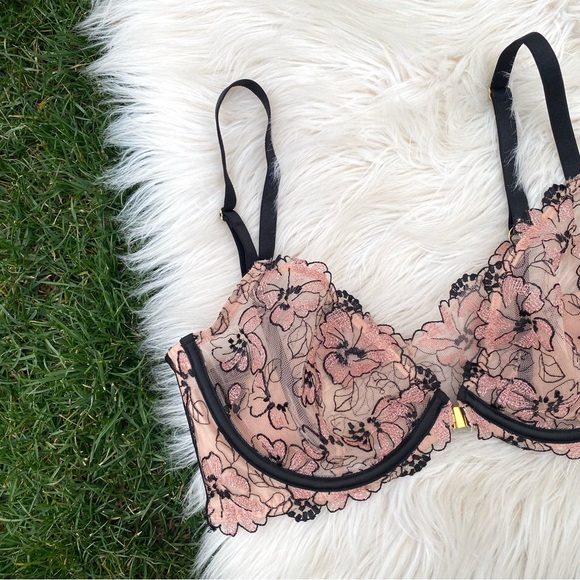 Victoria's Secret Other - Victorias Secret very sexy unlined lace bra 36D